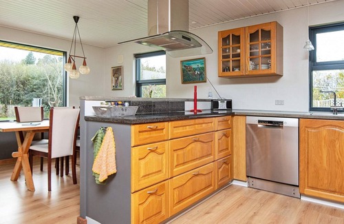 Havneby House | Ideal 8-Person Holiday Home in Rømø with Breakfast & Kitchen