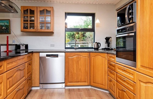 Havneby House | Ideal 8-Person Holiday Home in Rømø with Breakfast & Kitchen