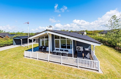 Skaven Strand House | Ideal 8-Person Holiday Home in Tarm with Great Amenities
