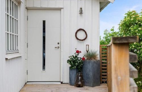 Ellos House | Spacious 8-Person Holiday Home in ELL S for Families
