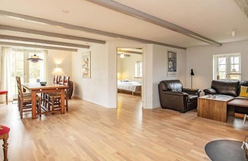 Fur House | Family-Friendly Holiday Home for 8 in Scenic Fur