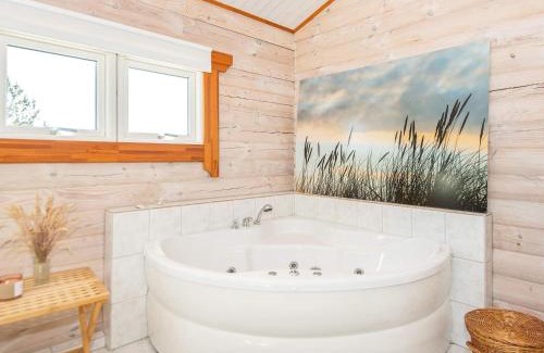 Falen House | Spacious 8-Person Holiday Home in Family-Friendly Hemmet