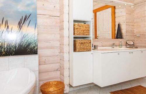 Falen House | Spacious 8-Person Holiday Home in Family-Friendly Hemmet