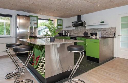 Hemmet House | Spacious 8-Bedroom Holiday Home in Hemmet for Families