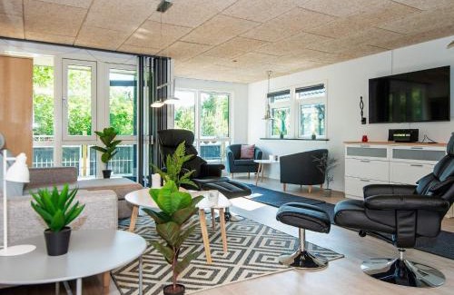 Hemmet House | Spacious 8-Bedroom Holiday Home in Hemmet for Families