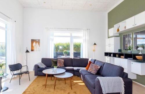 Nr. Lyngby House | Spacious 8-Person Holiday Home in Løkken - Pet Friendly