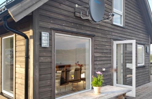Leka House | Family-Friendly Retreat at Holiday Home Leka II