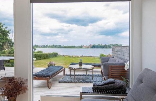 Praesto House | Family-Friendly 8-Person Holiday Home in Pr st
