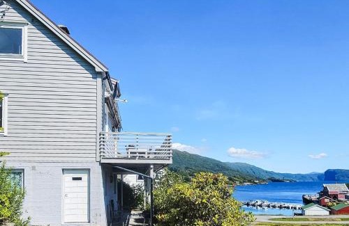 Hyllestad House | Family-Friendly Retreat at Holiday Home Sørbøvåg III