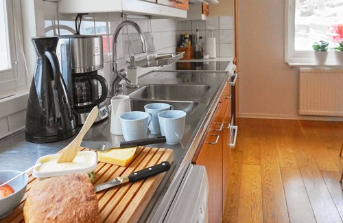 Lerum House | Ideal 8-Person Holiday Home in Lerum with Breakfast Included