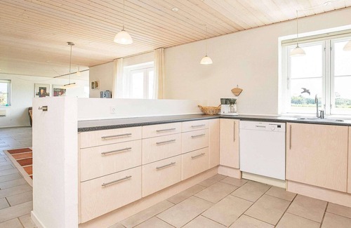 Sundstrup House | Spacious 8-Person Holiday Home in Pet-Friendly Skals