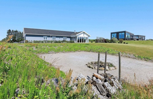 Sundstrup House | Spacious 8-Person Holiday Home in Pet-Friendly Skals
