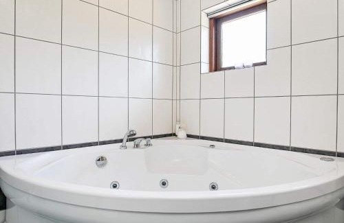 Sønder Nissum House | Spacious 8-Person Holiday Home in Ulfborg - Family Friendly