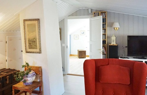 Brastad House | Ideal 8-Person Holiday Home with Oceanfront Views in Brastad