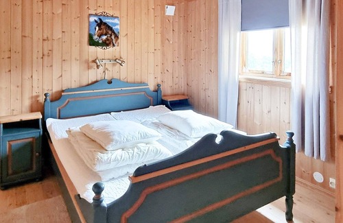 Orsta House | Spacious 8-Person Holiday Home in ØRSTA/BRUNGOT