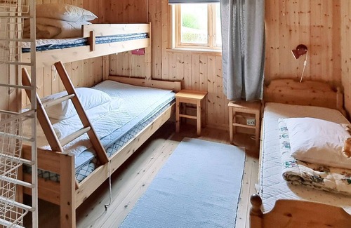 Orsta House | Spacious 8-Person Holiday Home in ØRSTA/BRUNGOT
