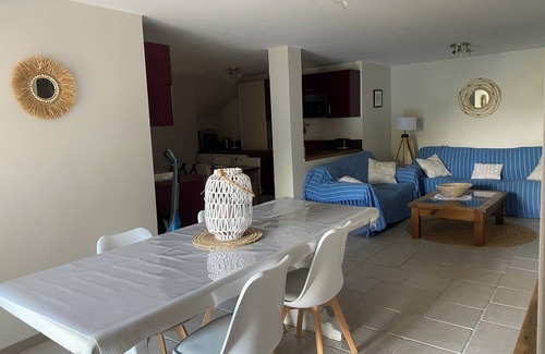 Saint-Paul-en-Foret Villa | Spacious 8-Person Villa by Lake with Private Pool