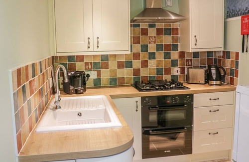 Fourstones Near Bentham Cottage | Top-Rated 8 Stonegate: Pet-Friendly with Breakfast & Kitchen