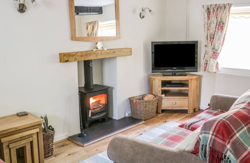 Fourstones Near Bentham Cottage | Top-Rated 8 Stonegate: Pet-Friendly with Breakfast & Kitchen