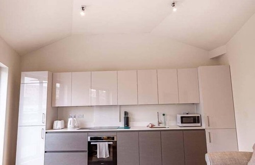 St Leonards-On-Sea Apartment | Beachside Escape at 8 The Hideaway - Guest Rated 9/10
