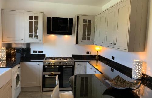 Lauder Apartment | Discover 8 The Loan: Pet-Friendly Stays with High Ratings