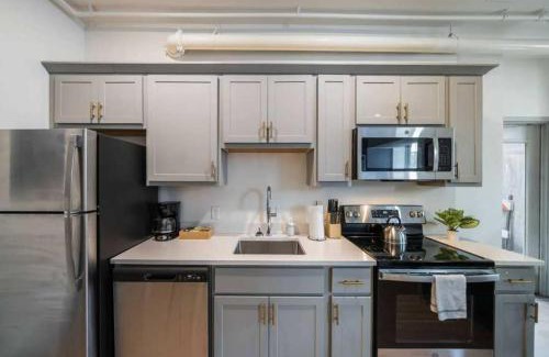 Downtown Louisville Apartment | 8 Unit Cozy & Bright Loft with Free Parking