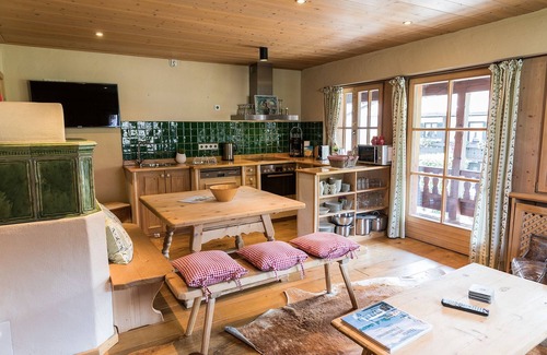Entfelden Apartment | Spacious 3-Bedroom Apartment with Kitchen & Balcony Access
