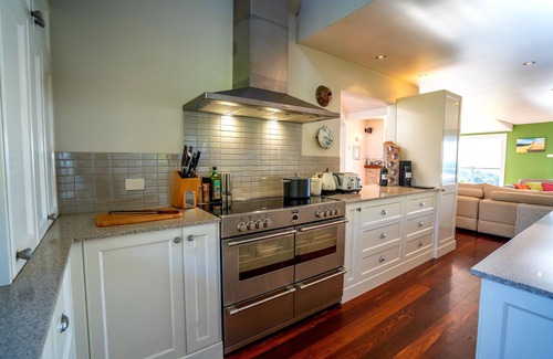 Koonya House | Immerse in 80 Acres of Serene Tranquility and Comfort