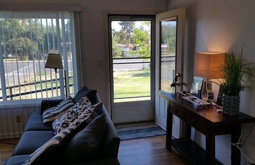 Klamath Falls House | Comfortable 80+ Day Stay with Kitchen & BBQ Firepit