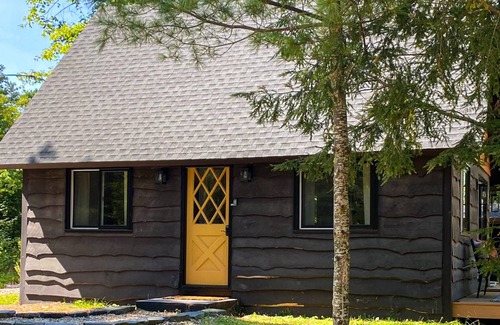 Chocorua Ski and Beach Cabin | Relaxing Oceanfront Cabin with 2 Bedrooms for Families