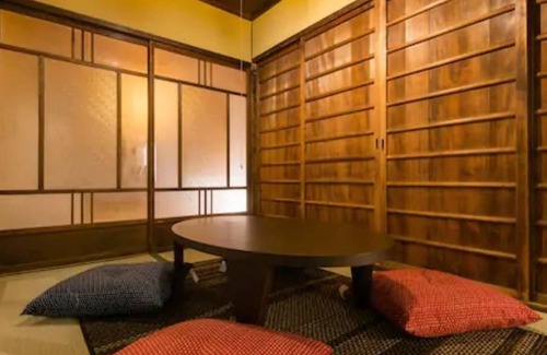 Nakagyo Ward House | Spacious 3-Bedroom House with Full Kitchen for 5 Guests