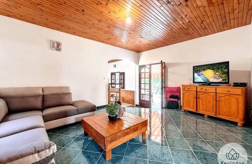 Entre-Deux Villa | 80 m² Villa ∙ 2 bedrooms ∙ 4 guests