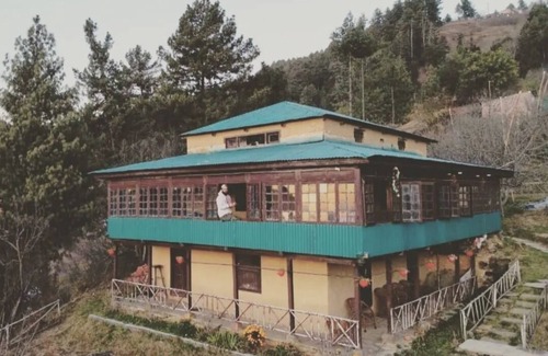 Rampur Cottage | Vintage Escape Surrounded by Apple Orchards and Pine Trees