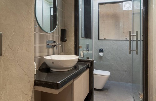 Pink City House | 800 sq ft studio good for 4 to 6 adults. centrally located and fully equipped