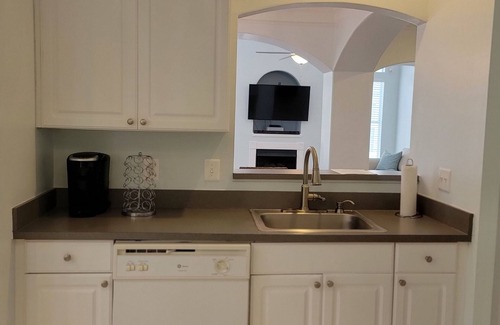 Gulfport Villa | Gulfport Getaway: Legacy Villa with Ocean View & Pool