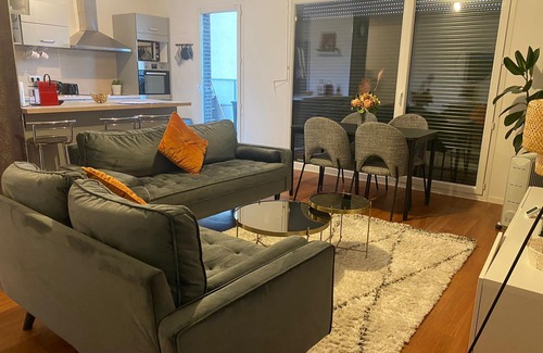 Petit-Ivry Apartment | Spacious Family Apartment with Hot Tub, 10/10 Guest Rated