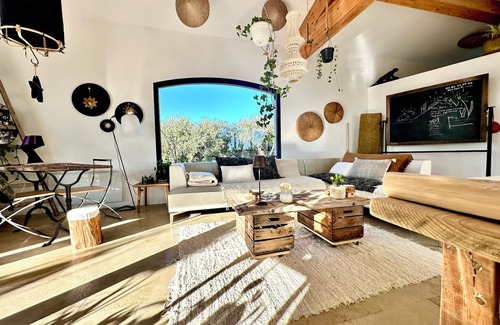La Cadiere-d'Azur House | Discover 80m2 of Comfort with Ocean Views and Pool