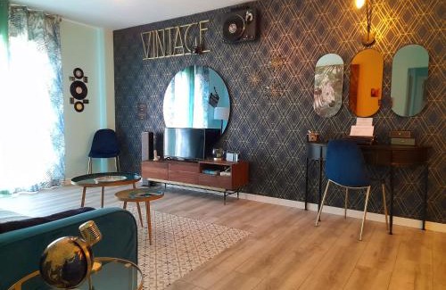 Alhaurin de la Torre Apartment | Stylish 80s Loft ViNTAGE Near Málaga Airport with Breakfast