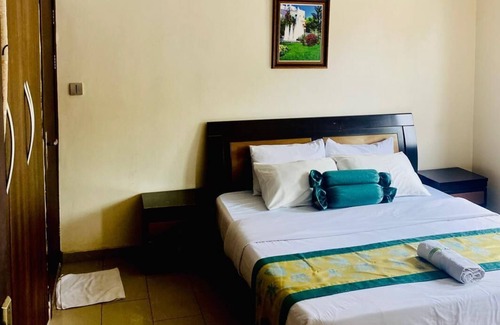 Onikan House | Budget-Friendly 81 Division Officers Mess Apartment Awaits