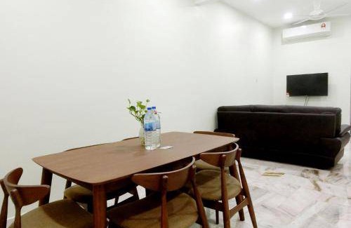 Simpang Bed & Breakfast | Spacious 5-Star Bed and Breakfast with Kitchen for 9 Guests