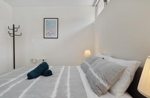 Mascot Apartment | 81M City View Abnb-Style 3BR Near Mascot Station with 2 FPKG