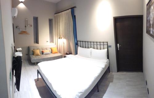 Hualien City Centre House | Modern 82行旅電梯民宿 with Family-friendly Amenities
