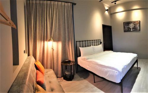 Hualien City Centre House | Modern 82行旅電梯民宿 with Family-friendly Amenities
