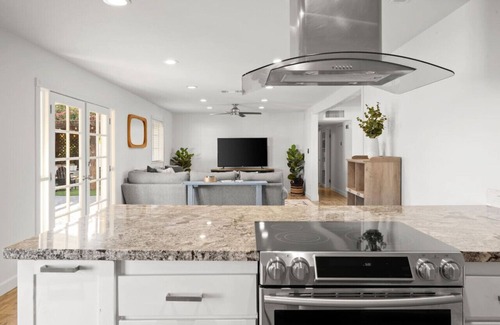 Cox Heights House | Experience Fun at The PALM: Pool, Hot Tub & Fire Pit