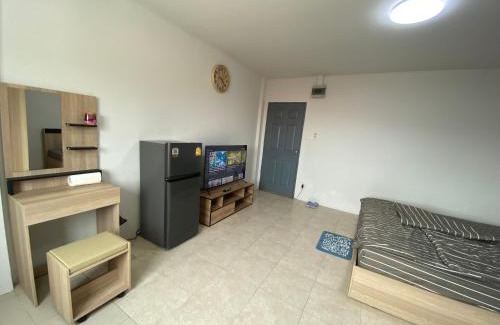 Kathu Apartment | Relaxing Stay at 84 Bar & Guest House with Pool Access