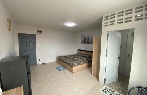 Kathu Apartment | Relaxing Stay at 84 Bar & Guest House with Pool Access