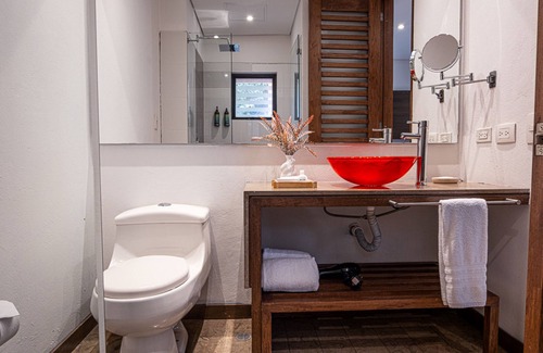 La Cabrera Hotel | Inviting 4-Star Stay at 84DC with Spa & Breakfast Options