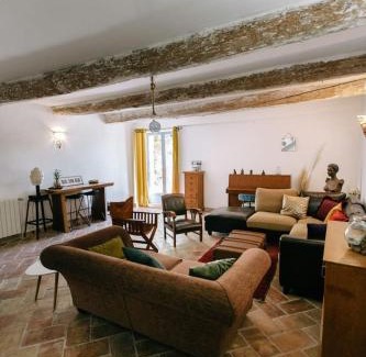Althen-des-Paluds House | 84B4 - Glycine suite in an 18th century Provencal farmhouse