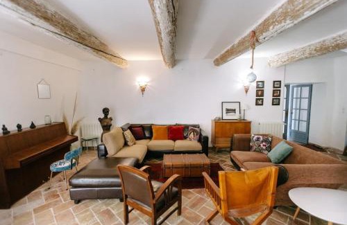 Althen-des-Paluds House | 84B4 - Glycine suite in an 18th century Provencal farmhouse