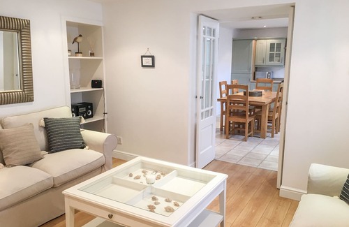 Cullen Cottage | Family-Friendly 85 Seatown Cottage with Breakfast Included